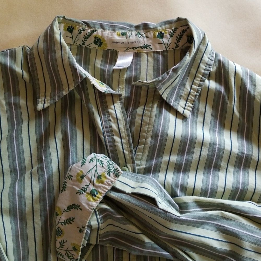 Green, light green,stretch,white stripped button